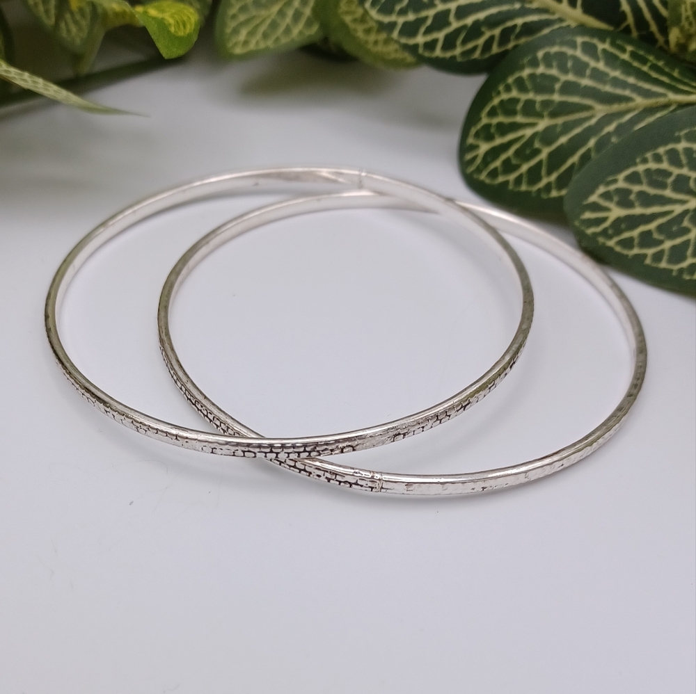 Textured Bangle Bracelet Set - Picture 1 of 5